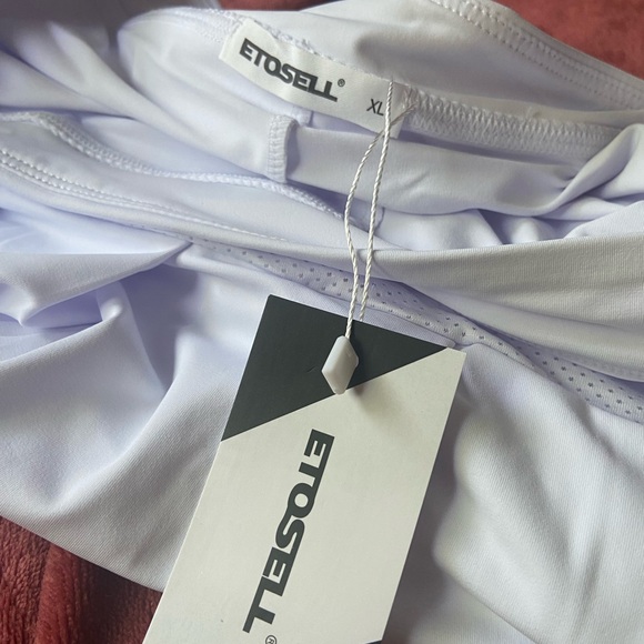 White shirt . Very stretchy material size 22 inch arcoss. Size XL . Very cute - Picture 3 of 4